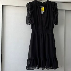 Beautiful little black dress puffed sheer short sleeves. Size S